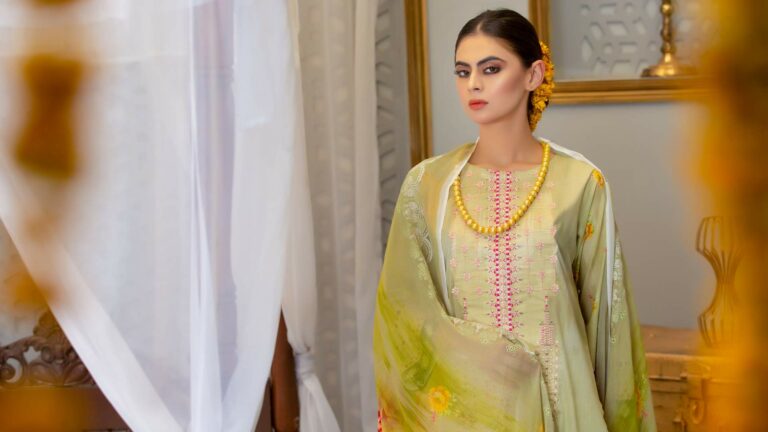 confident-hot-young-girl-landscape-wearing-traditional-dress-jewelry (1) confident-hot-young-girl-landscape-wearing-traditional-dress-jewelry (1)