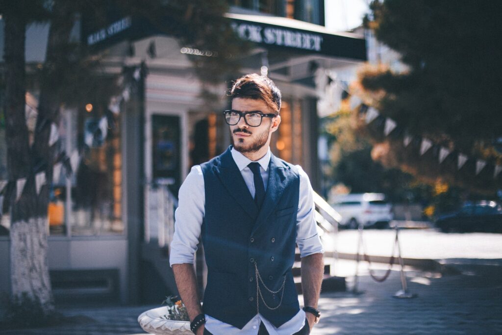 Slouchy suit with tie  